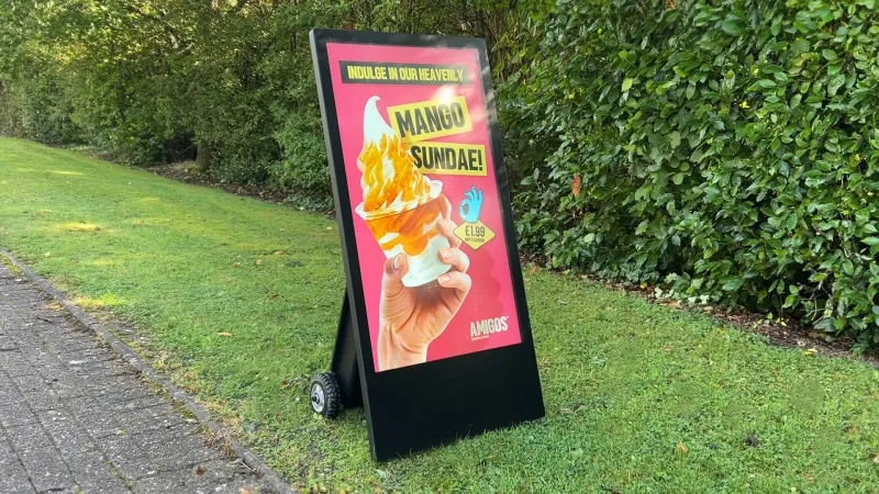 Mobiles Digital-Signage-Display im Outdoor-Einsatz