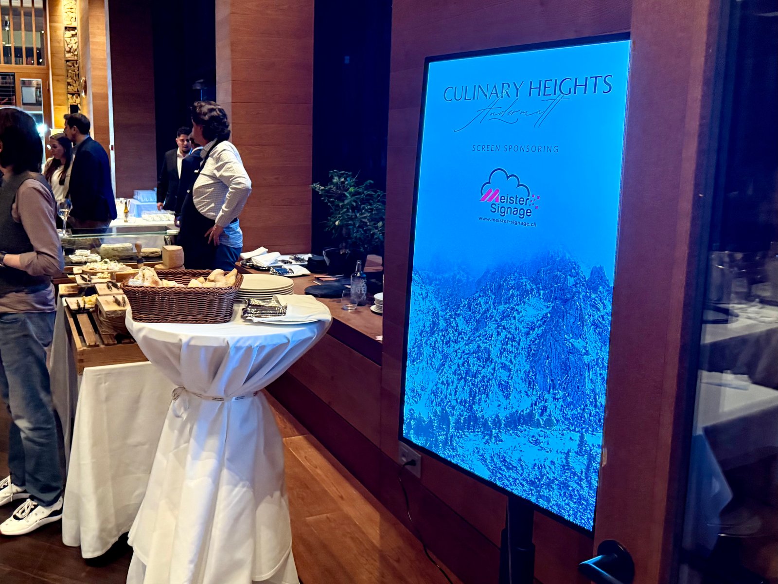Display mit Meister Signage als Screen-Sponsor während Culinary Heights