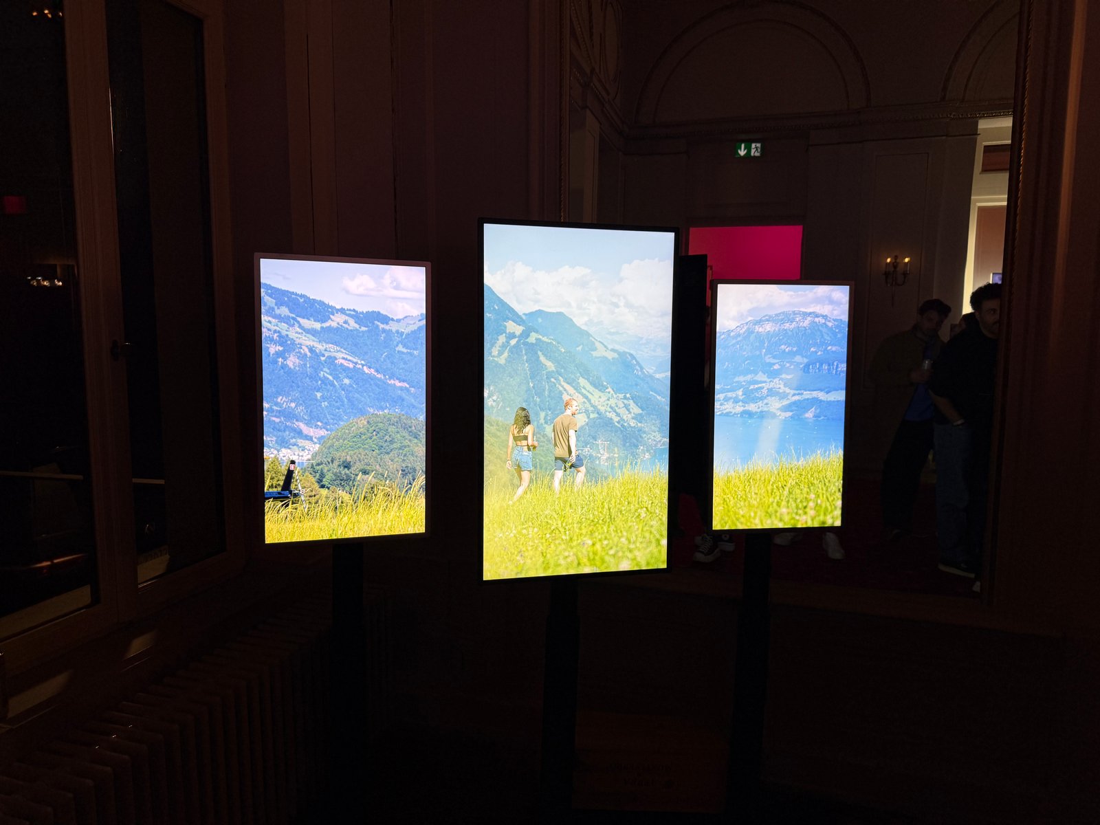 elevendance im Schweizerhof Luzern: drei Screens, eine wandelbare Wall