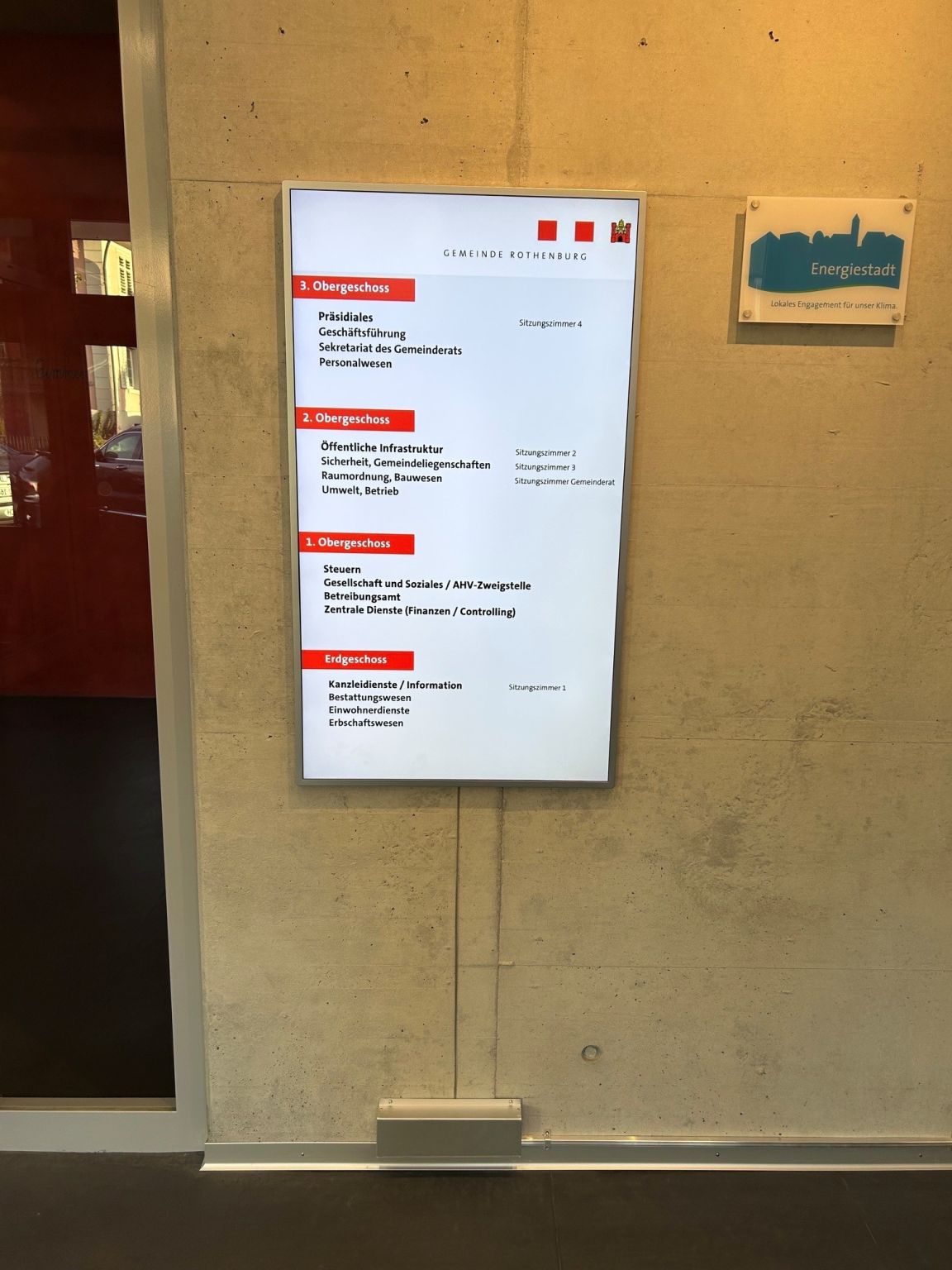 Digitale Übersicht der Abteilungen und Stockwerke der Gemeinde